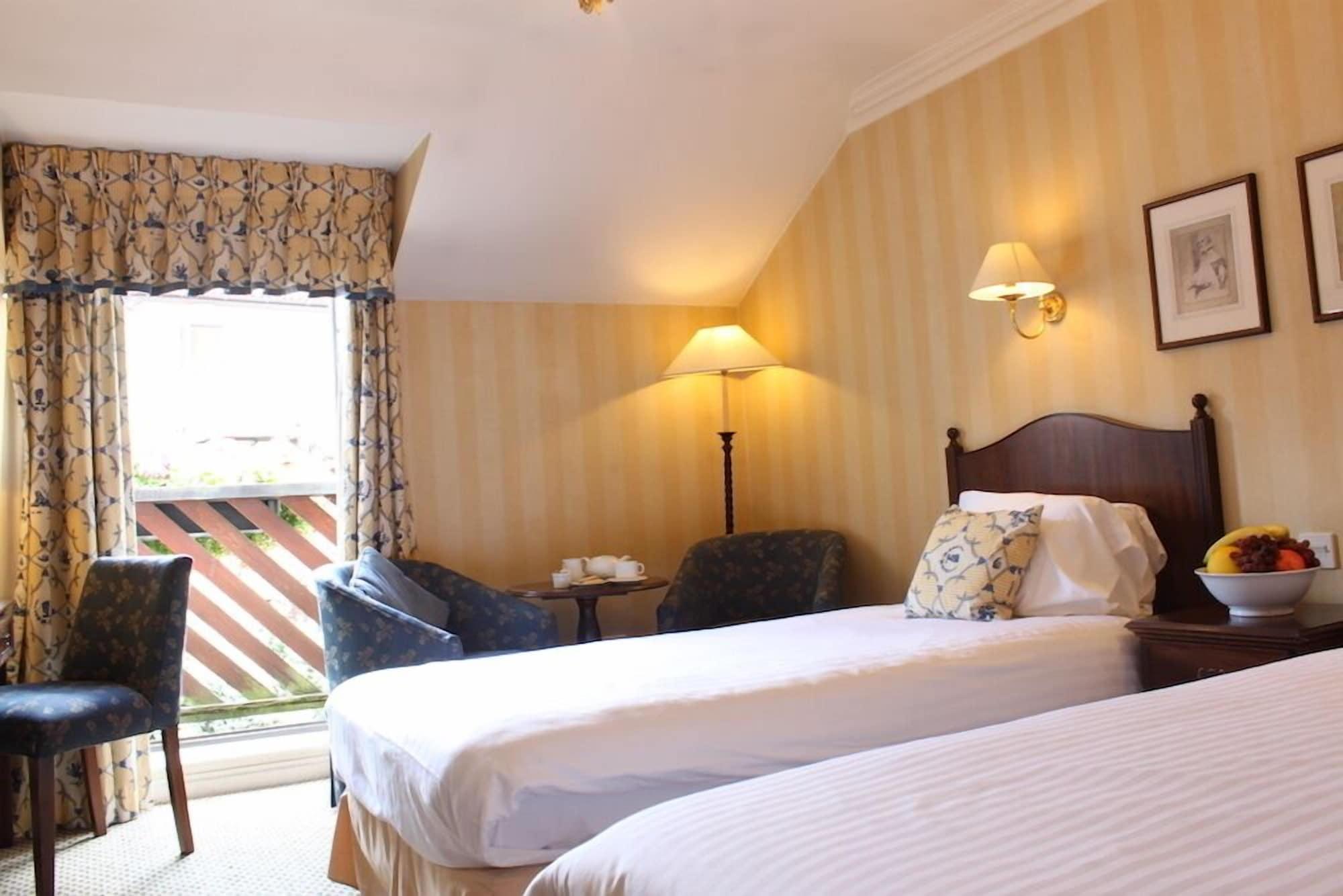 Kingston Lodge Hotel Kingston upon Thames  Esterno foto