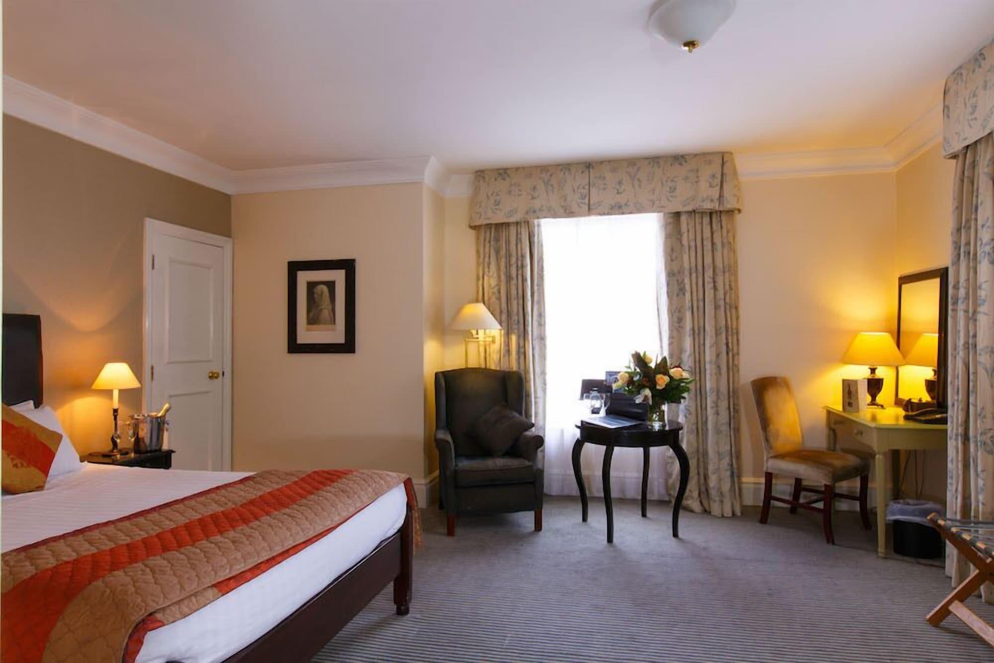 Kingston Lodge Hotel Kingston upon Thames  Esterno foto