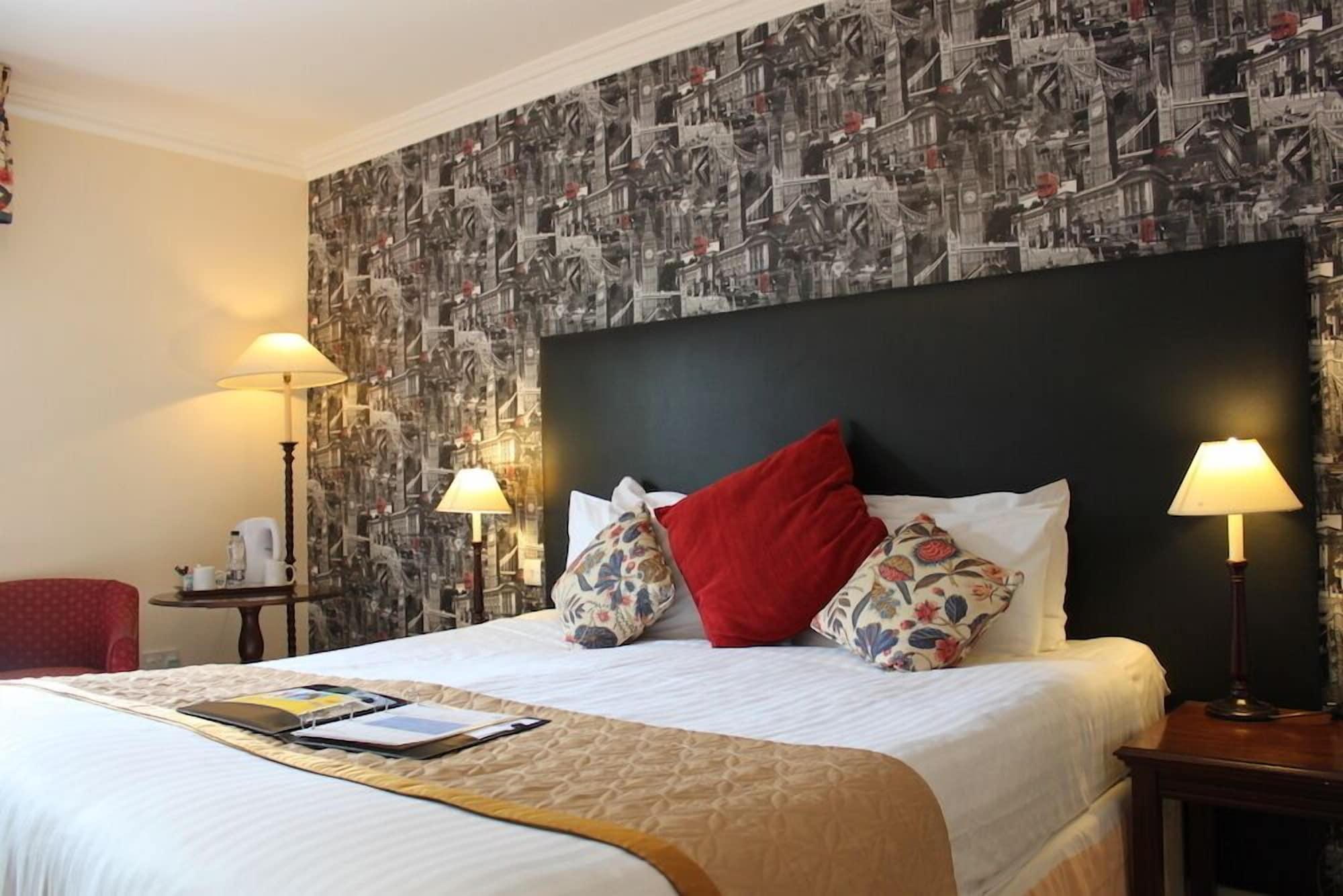 Kingston Lodge Hotel Kingston upon Thames  Esterno foto