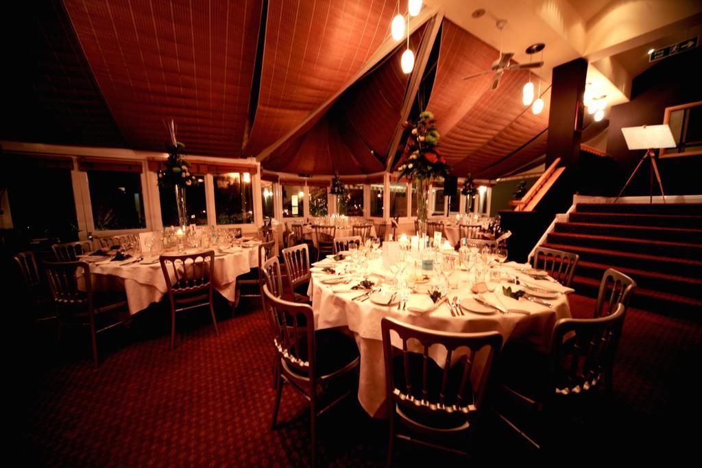 Kingston Lodge Hotel Kingston upon Thames  Esterno foto