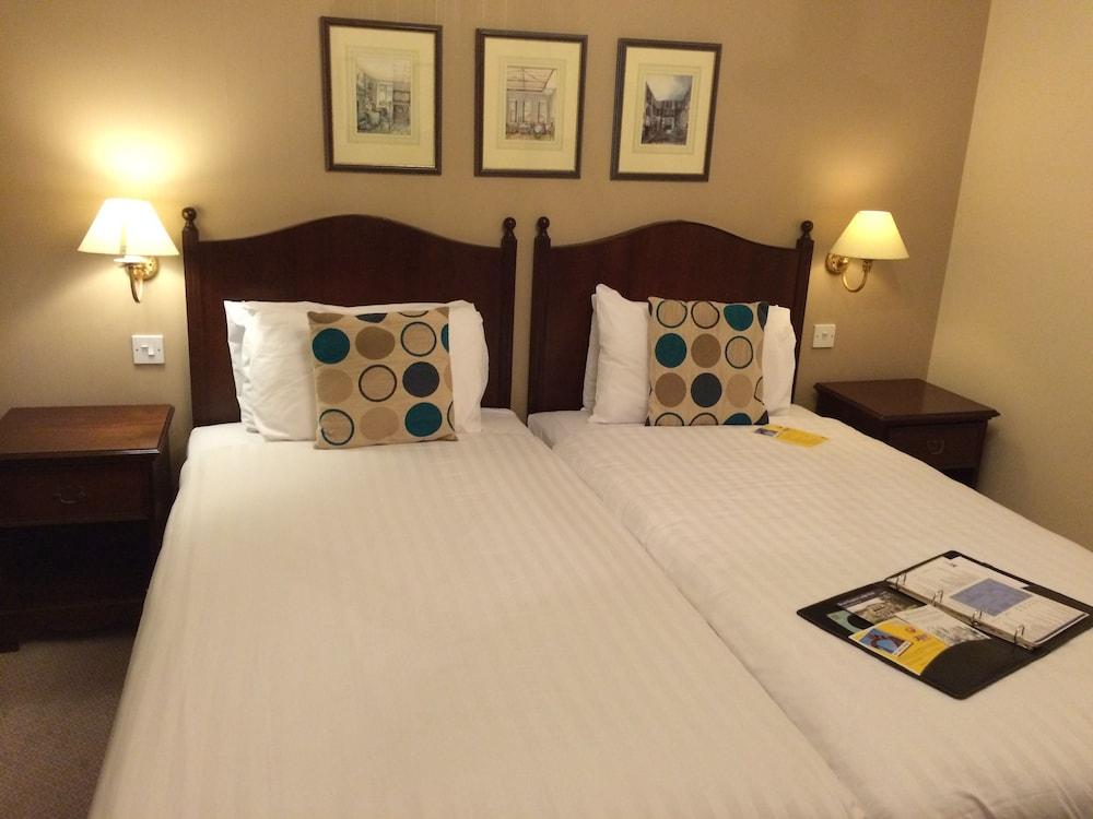 Kingston Lodge Hotel Kingston upon Thames  Esterno foto