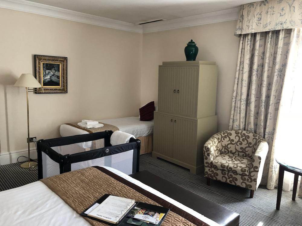 Kingston Lodge Hotel Kingston upon Thames  Esterno foto