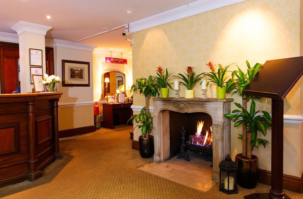 Kingston Lodge Hotel Kingston upon Thames  Esterno foto