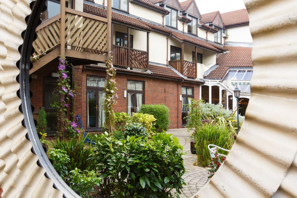 Kingston Lodge Hotel Kingston upon Thames  Esterno foto