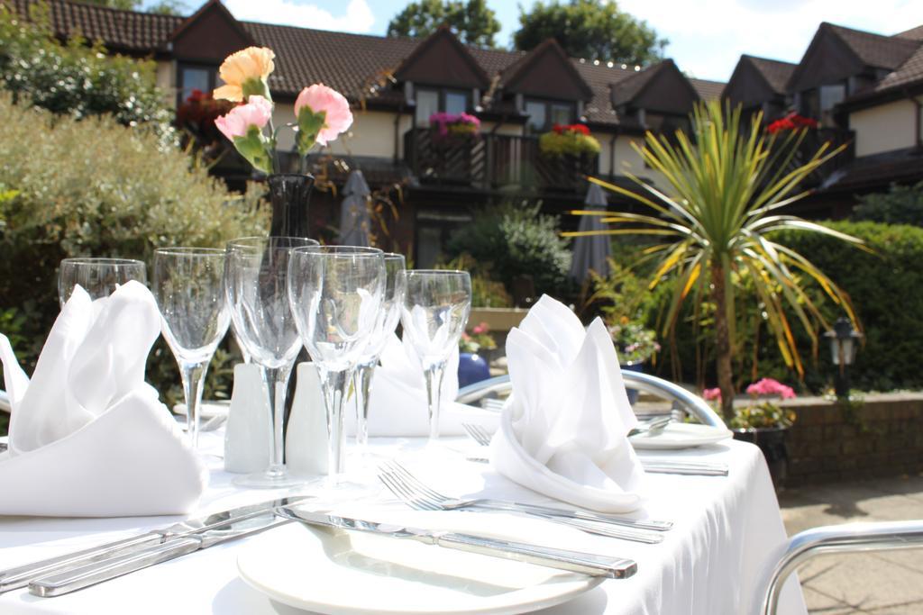 Kingston Lodge Hotel Kingston upon Thames  Esterno foto