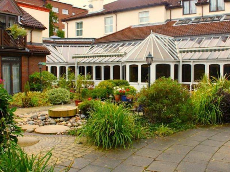 Kingston Lodge Hotel Kingston upon Thames  Esterno foto