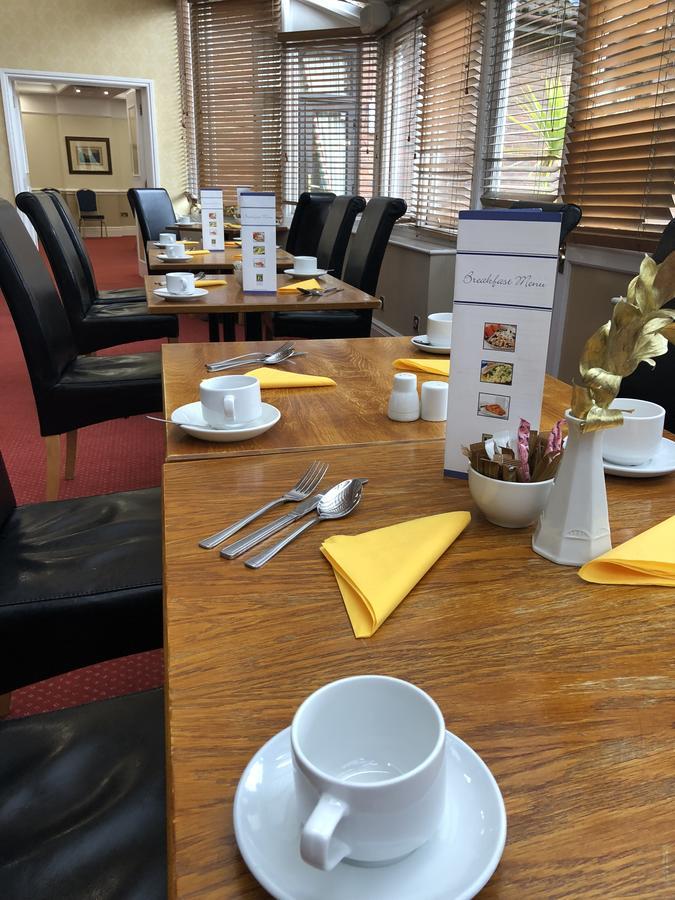 Kingston Lodge Hotel Kingston upon Thames  Esterno foto