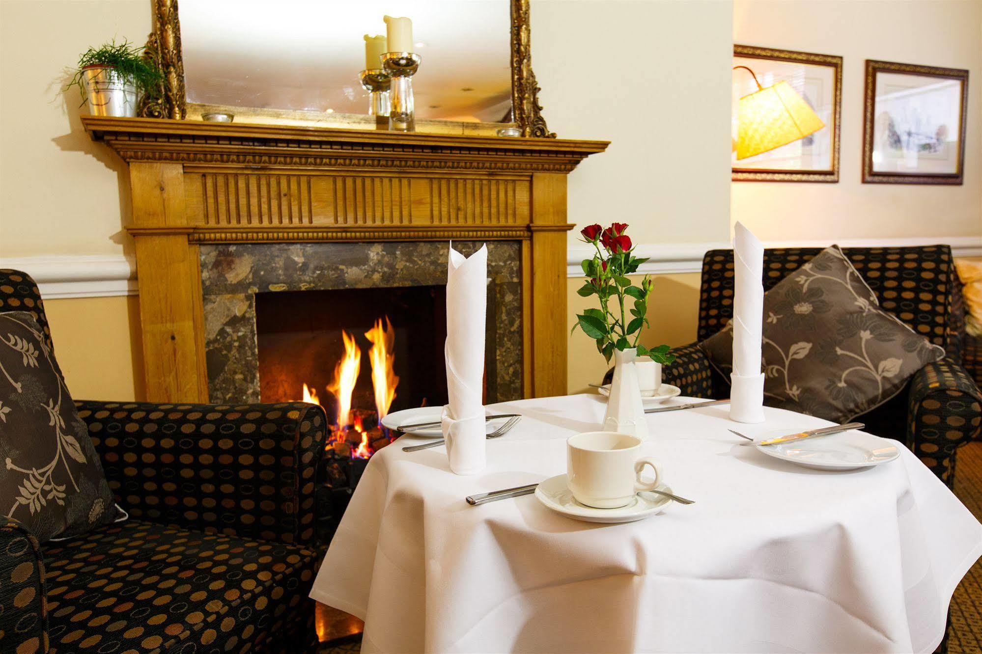 Kingston Lodge Hotel Kingston upon Thames  Esterno foto