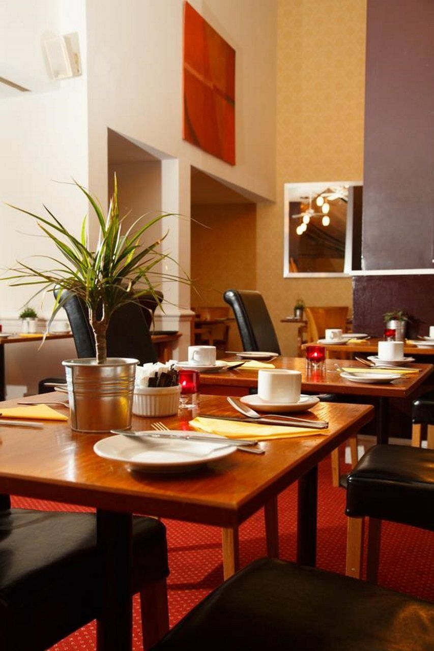 Kingston Lodge Hotel Kingston upon Thames  Esterno foto