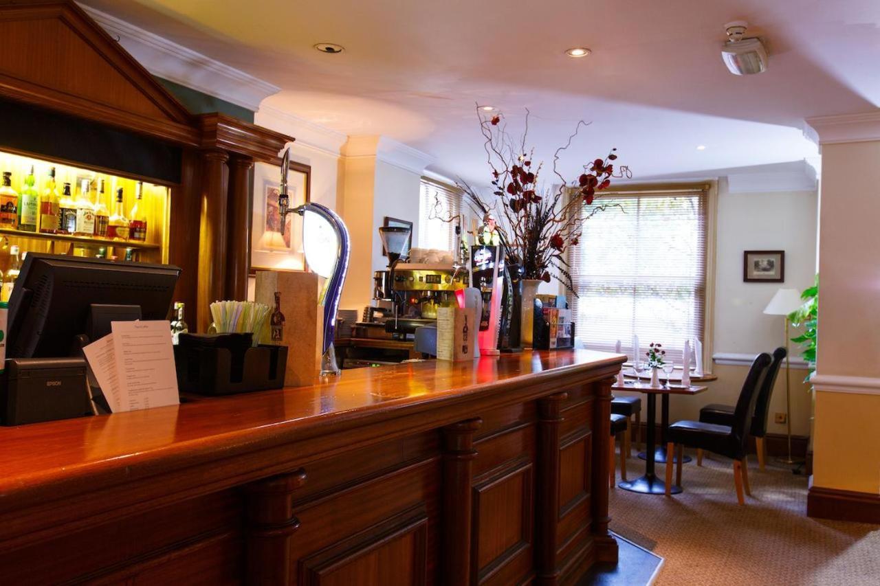 Kingston Lodge Hotel Kingston upon Thames  Esterno foto